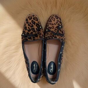 Clark’s artesian leopard print flats, size 6.5 genuine leather & calf hair